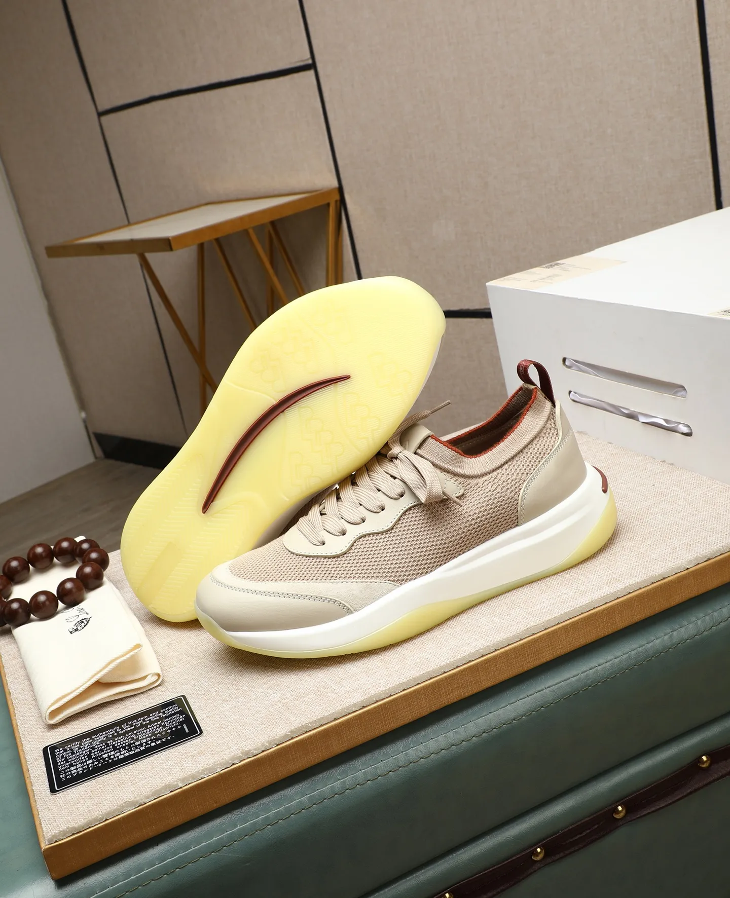Men's shoes 💰620 🔥𝐥𝐨𝐫𝐨 𝐏𝐢𝐚𝐧𝐚 lp classic loafers, an Italian treasure brand, the only brand that can match Hermès! Only after wearing it do we realize that we can’t live up to our feet. The upper is made of imported first-layer cowhide with breathable fly-knit fabric, water-dyed cowhide foot pads, and the official original glass rubber outsole and pendant. Exclusive original packaging (tag ➕ brand paper ➕ outer box ➕ hand bag) code number: 38-44. Can be customized 45-46